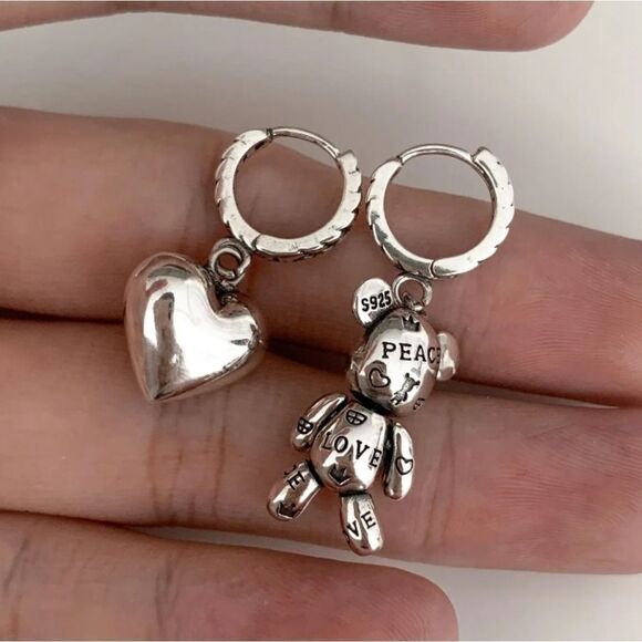 Sterling Silver 🐻 Teddy Bear ♥️ Heart Earrings - Picture 1 of 6